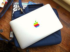 macbook-air-apple-logo-2287717